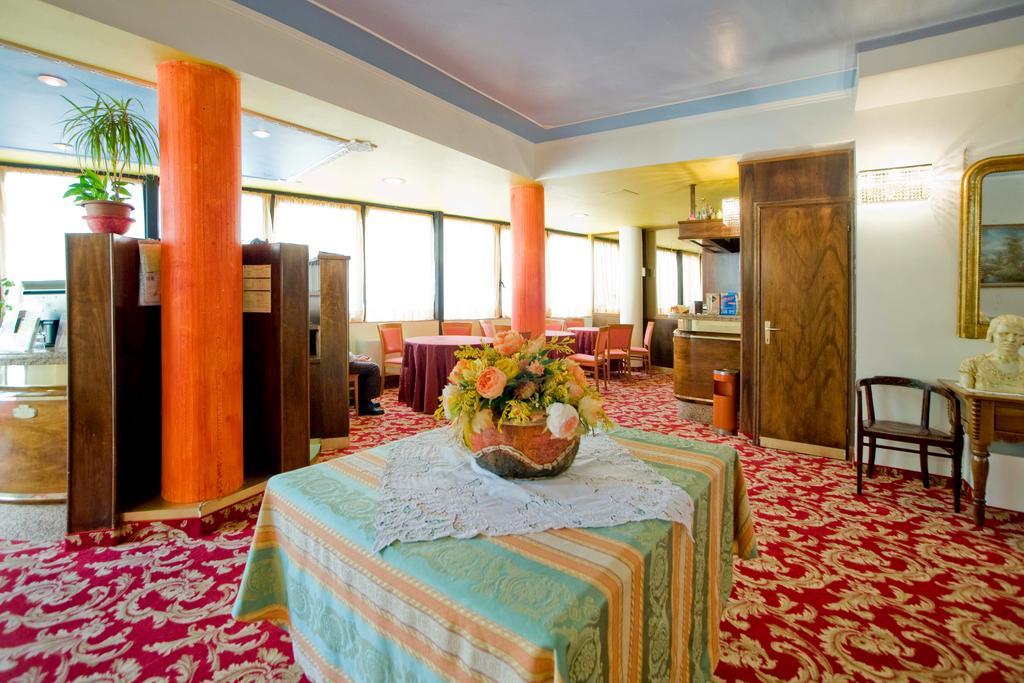Hotel Ferrari Salsomaggiore Terme Ngoại thất bức ảnh